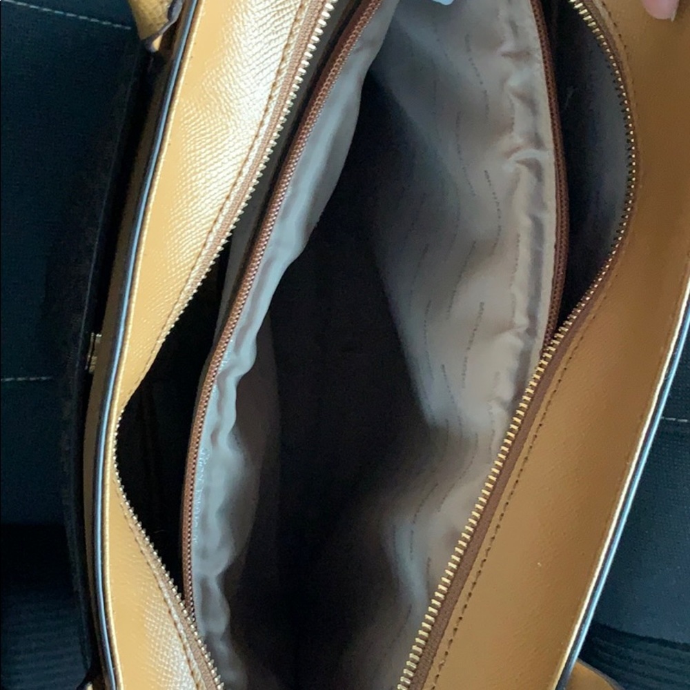 Michael Kors - Picture 2 of 3